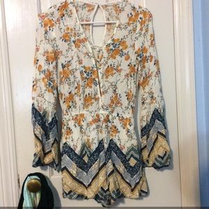 Floral print long sleeves romper